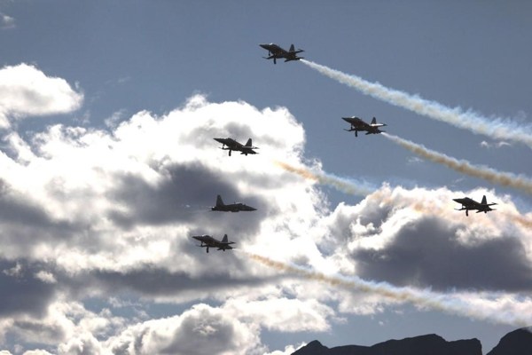 Patrouille Suisse mit der Figur "Gotthard"