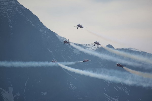 Patrouille Suisse beim Durchstich des Gotthardtunnels